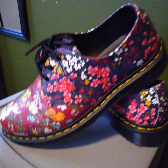 Doc Martin shoe - Picture 1 of 5